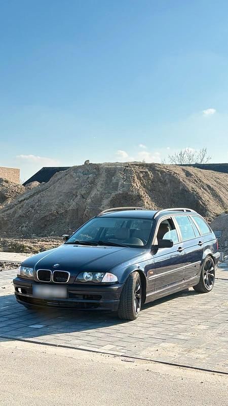 Gebraucht BMW 320 120 PS (88 kW) 2001 Blau Kombi