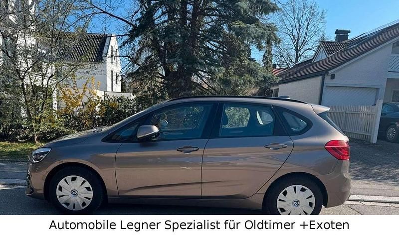 Gebraucht BMW 218 Advantage 140 PS (102 kW) 2018 Jucaro beige Van / Kleinbus