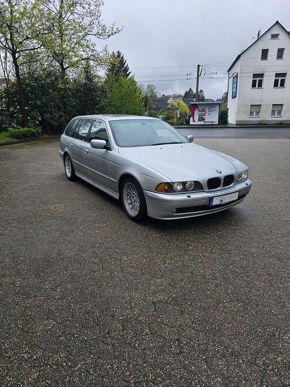 Silber Gebraucht 2001 BMW 530 Sport Line Kombi | 4.990 € (Guter Preis) - Bild 1/4