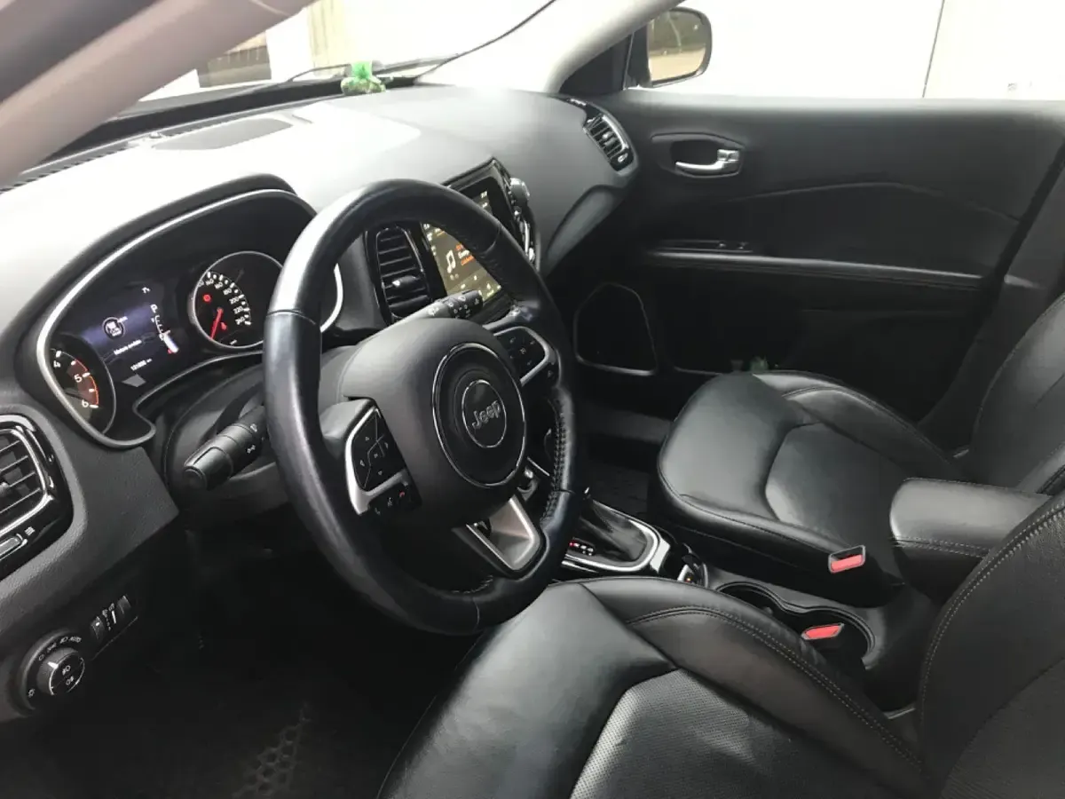 Gebraucht Jeep Compass Limited 170 PS (125 kW) 2018 Weiß SUV