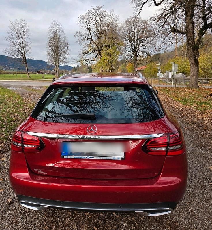 Gebraucht Mercedes C200 Avantgarde 184 PS (135 kW) 2020 Rot Kombi