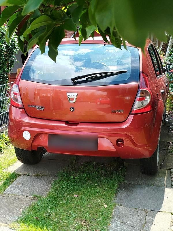 Second-hand Dacia Sandero 75 CP (55 kW) 2010 Roșu Hatchback