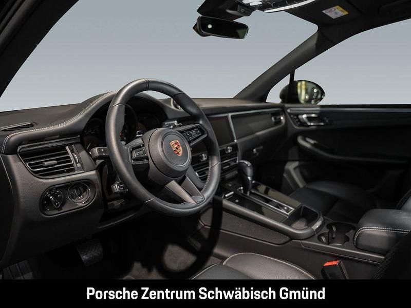Gebraucht Porsche Macan 265 PS (194 kW) 2024 Tiefschwarzmetallic SUV