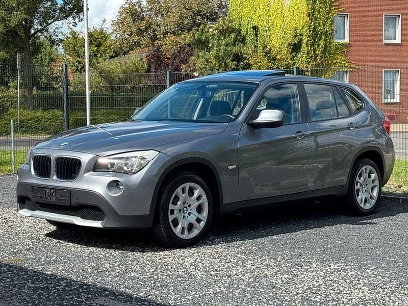 Grau Gebraucht 2010 BMW X1 SUV | 6.490 € (Fairer Preis) - Bild 1/4