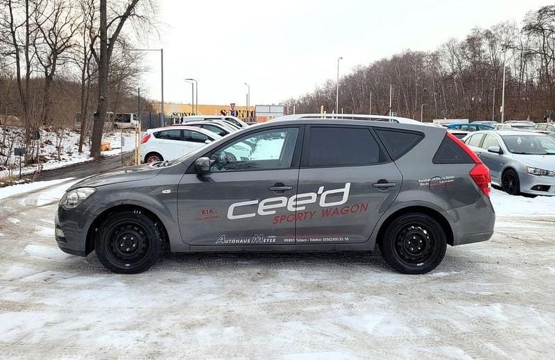 Gebraucht Kia Ceed Sportswagon Vision 116 PS (85 kW) 2010 Grau Kombi