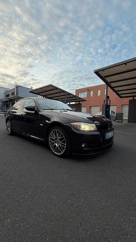 Occasion BMW 320 Lifestyle 184 ch (135 kW) 2011 Noir Berline