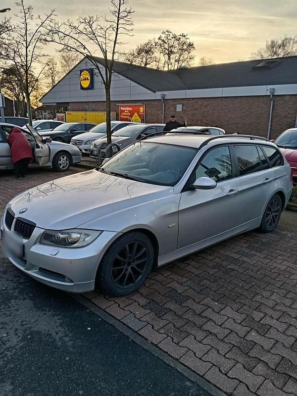 Gebraucht BMW 320 177 PS (130 kW) 2008 Silber Kombi