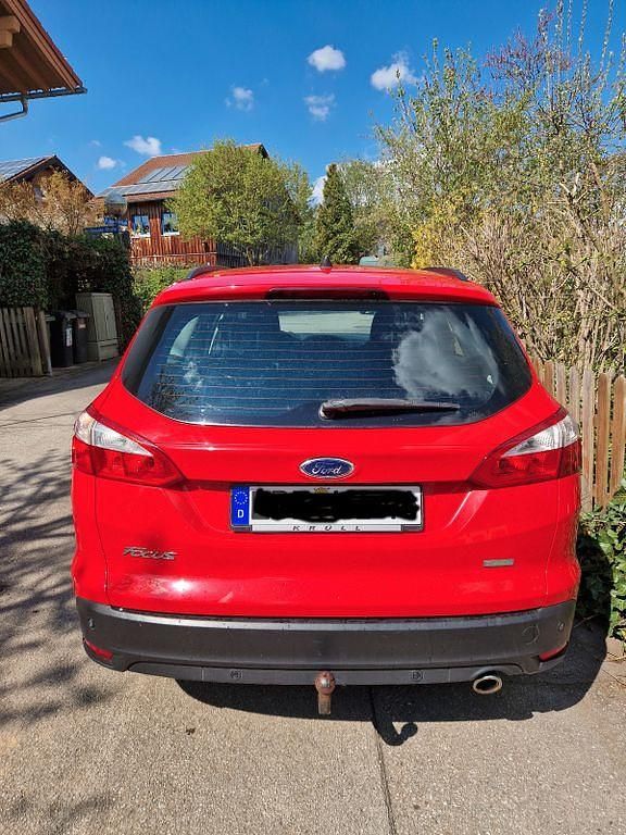 Gebraucht Ford Focus Trend 150 PS (110 kW) 2014 Rot Limousine