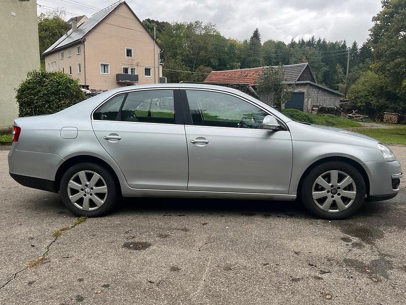 Gebraucht VW Jetta 140 PS (102 kW) 2008 Silber Limousine