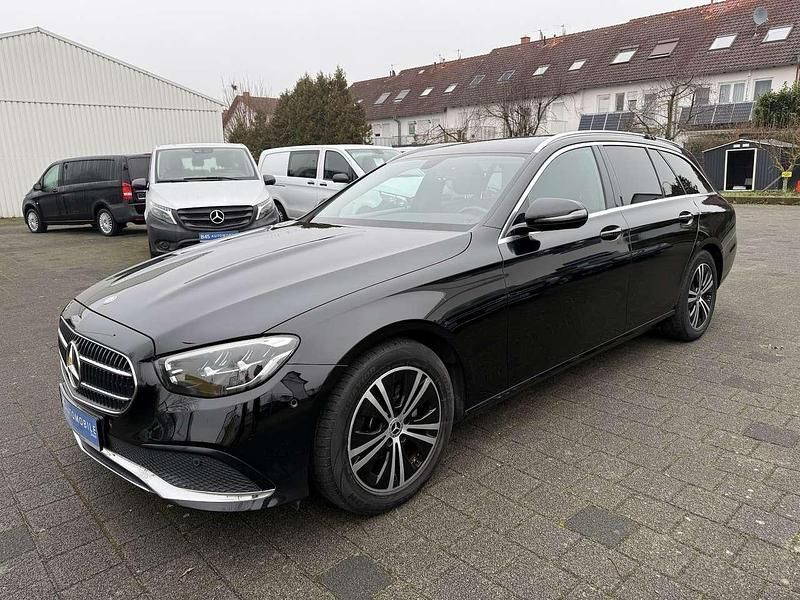 Gebraucht Mercedes E220 Avantgarde 200 PS (147 kW) 2023 Schwarz Kombi
