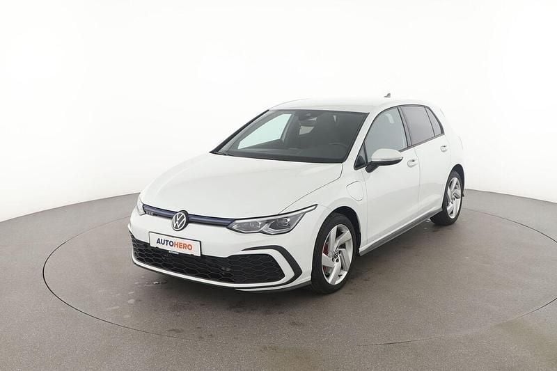Weiß Gebraucht 2020 VW Golf VIII GTE Limousine | 21.240 € (Fairer Preis) - Bild 1/3
