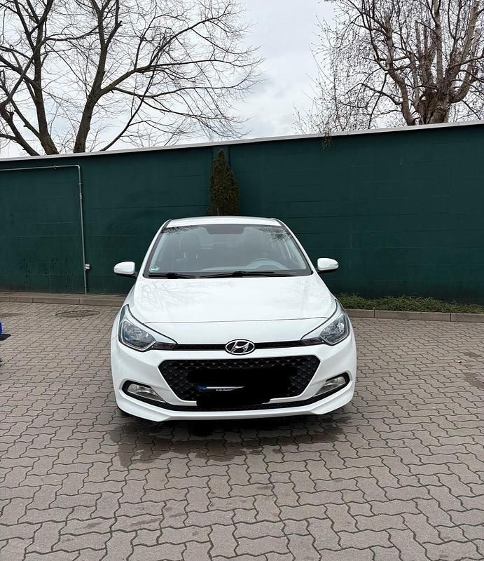 Gebraucht Hyundai i20 75 PS (55 kW) 2017 Weiß Kleinwagen