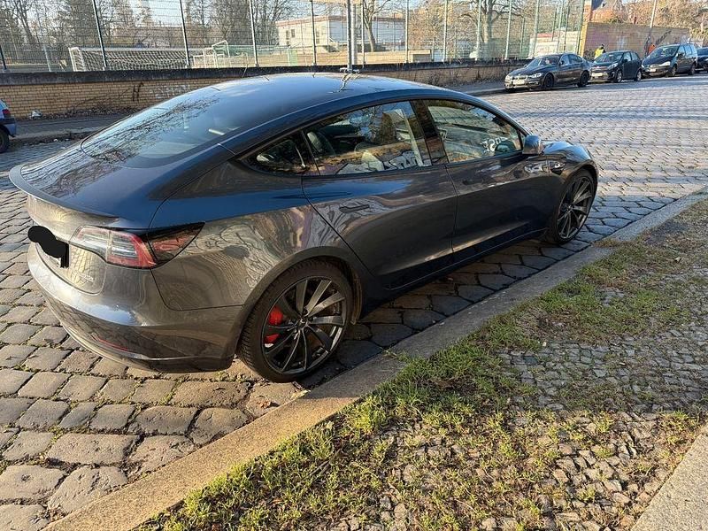 Grau Gebraucht 2021 Tesla Model 3 Limousine | 27.000 € (Guter Preis) - Bild 1/4