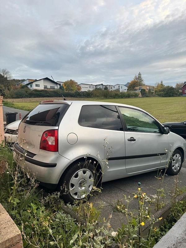 Second-hand VW Polo 68 CP (50 kW) 2003 Argintiu Hatchback