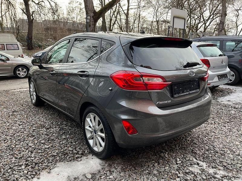 Gebraucht Ford Fiesta Titanium 101 PS (74 kW) 2018 Grau Kleinwagen