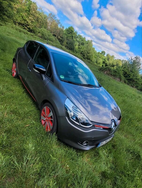 Grau Gebraucht 2013 Renault Clio IV Luxe Kleinwagen | 6.650 € (Fairer Preis) - Bild 1/4