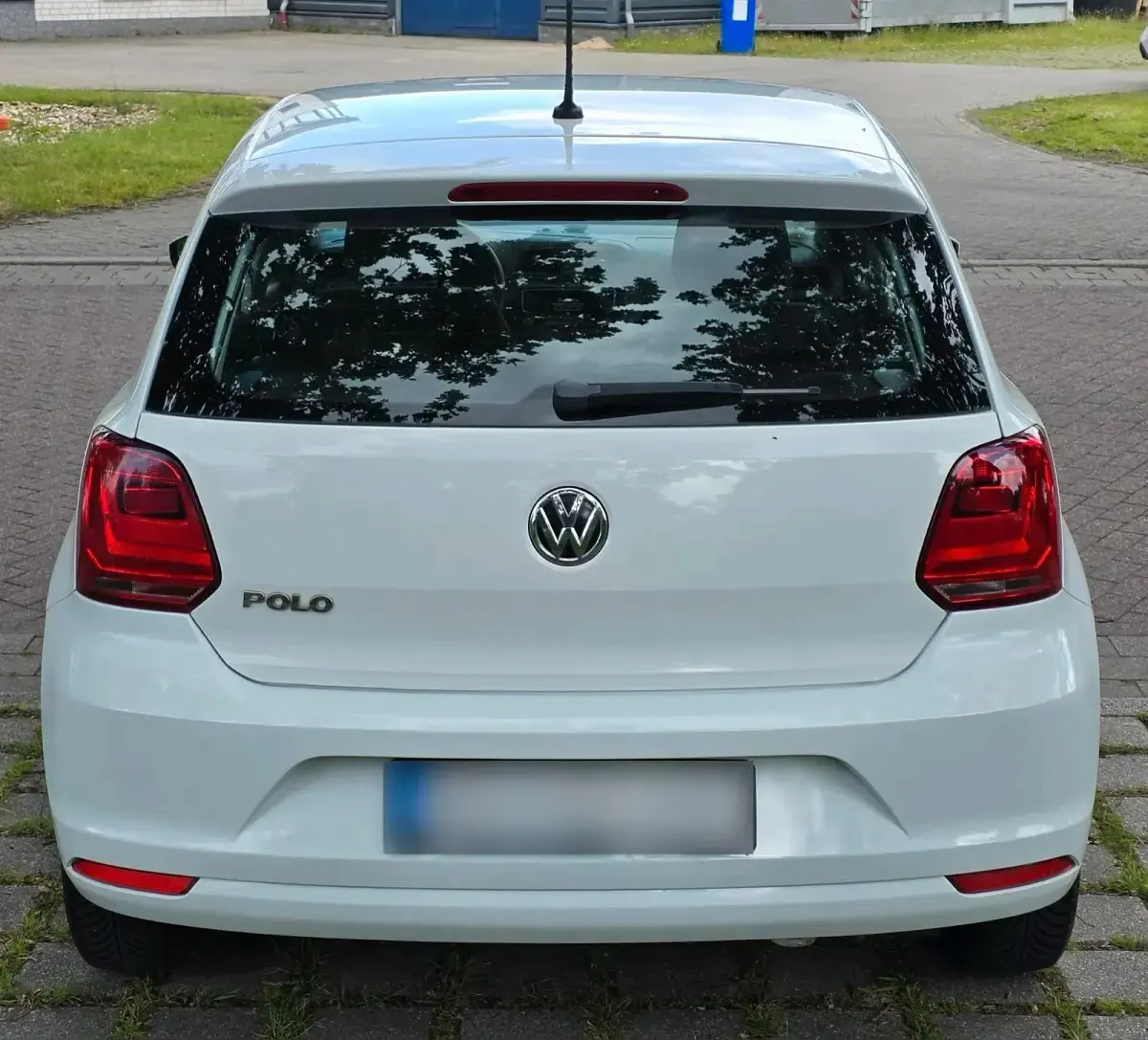 Gebraucht VW Polo 60 PS (44 kW) 2015 Weiß Limousine