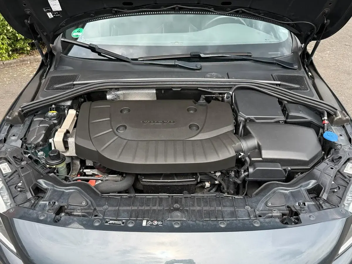 Gebraucht Volvo V60 R-Design 220 PS (161 kW) 2016 Grau Kombi
