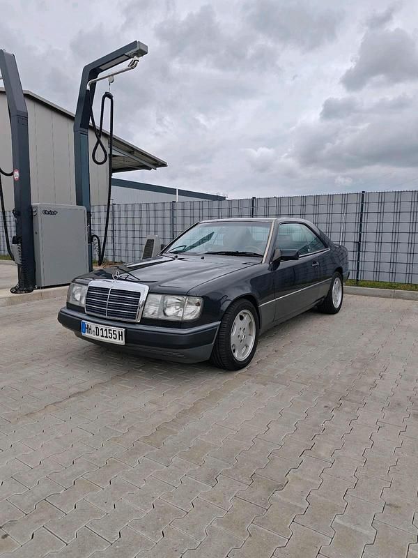 Schwarz Gebraucht 1991 Mercedes E300 Coupé | 11.500 € - Bild 1/4