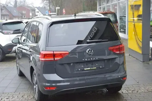 Gebraucht VW Touran Move 150 PS (110 kW) 2024 Grau Van / Kleinbus