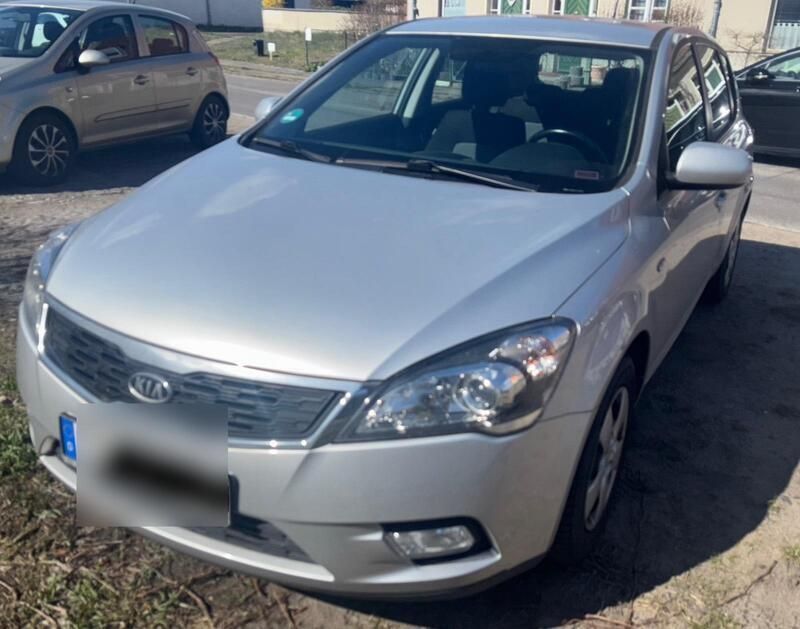 Silber Gebraucht 2009 Kia Ceed 2 Kombi | 2.400 € (Fairer Preis) - Bild 1/4