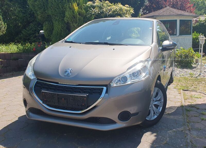 Braun Gebraucht 2015 Peugeot 208 Active Kleinwagen | 4.500 € (Guter Preis) - Bild 1/4