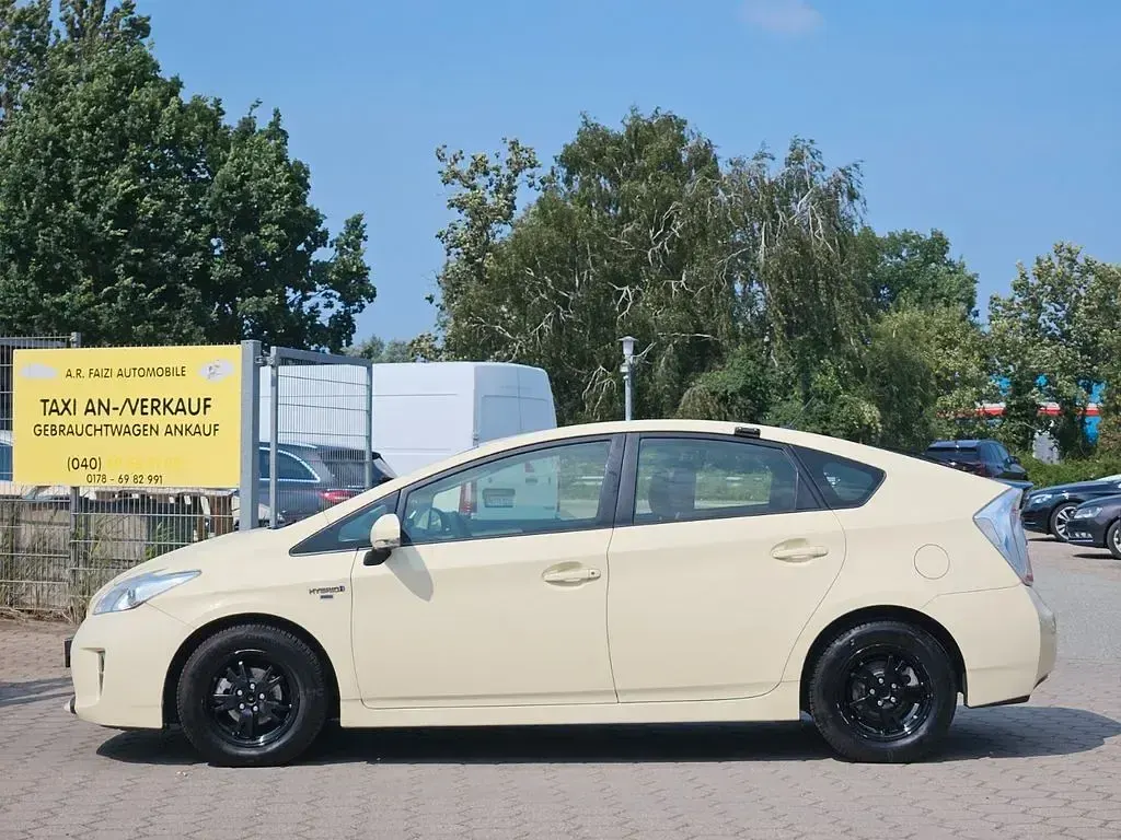 Gebraucht Toyota Prius Comfort 99 PS (72 kW) 2015 Weiß Limousine
