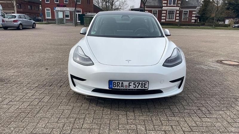 Gebraucht Tesla Model 3 Standard Range Plus 239 kW (325 PS) 2021 Weiß Limousine