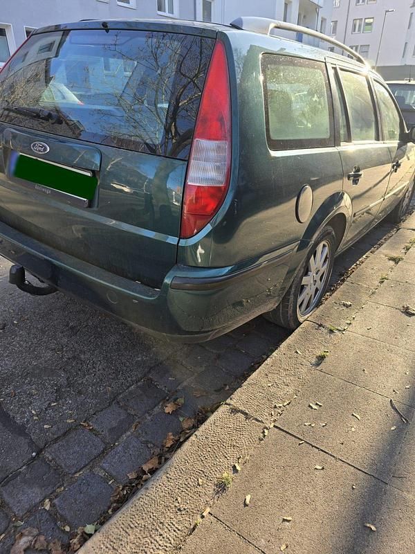 Gebraucht Ford Mondeo 125 PS (91 kW) 2001 Grün Kombi