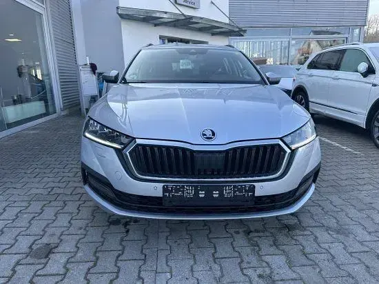 Gebraucht Skoda Octavia Clever 150 PS (110 kW) 2022 Silber Kombi