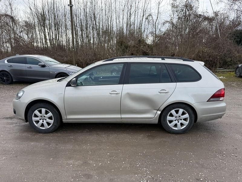 Gebraucht VW Golf VII Match 105 PS (77 kW) 2012 Moon rock silver Kombi