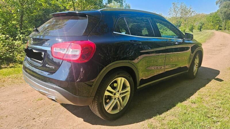 Schwarz Gebraucht 2015 Mercedes GLA220 SUV | 13.300 € (Fairer Preis) - Bild 1/4