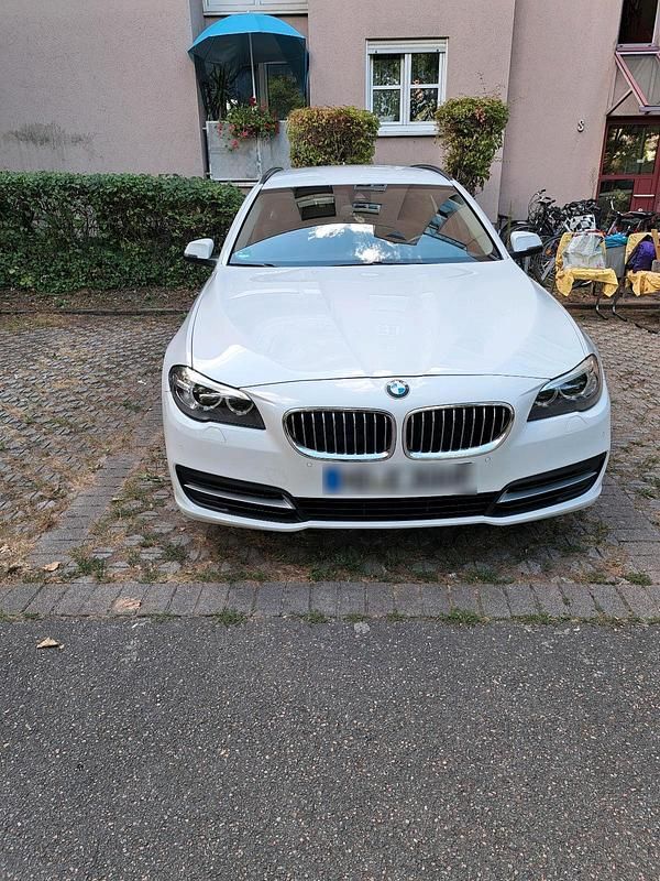 Weiß Gebraucht 2017 BMW 518 Kombi | 17.500 € (Fairer Preis) - Bild 1/4