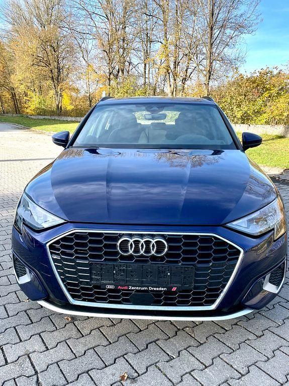 Używany Audi A3 Advanced 204 KM (150 kW) 2022 Niebieski Sedan/Limuzyna
