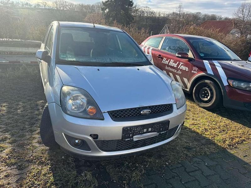 Gebraucht Ford Fiesta Ambiente 68 PS (50 kW) 2008 Silber Kleinwagen