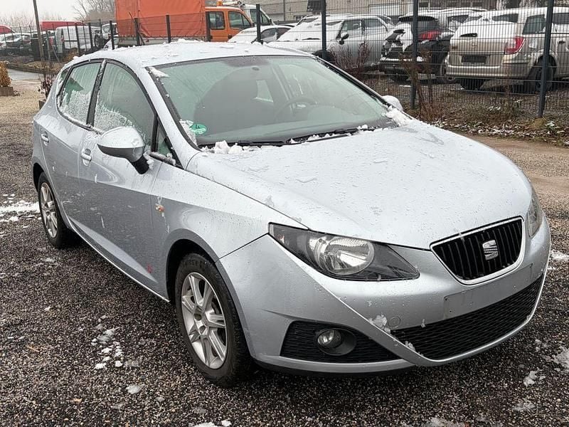 Silber Gebraucht 2011 Seat Ibiza Reference Limousine | 2.580 € (Guter Preis) - Bild 1/4
