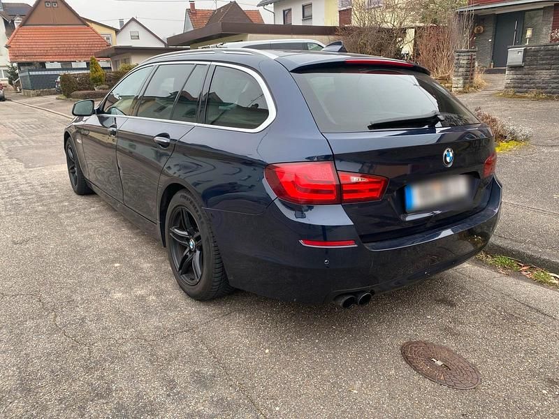 Gebraucht BMW 525 Sport Line 204 PS (150 kW) 2011 Blau Kombi