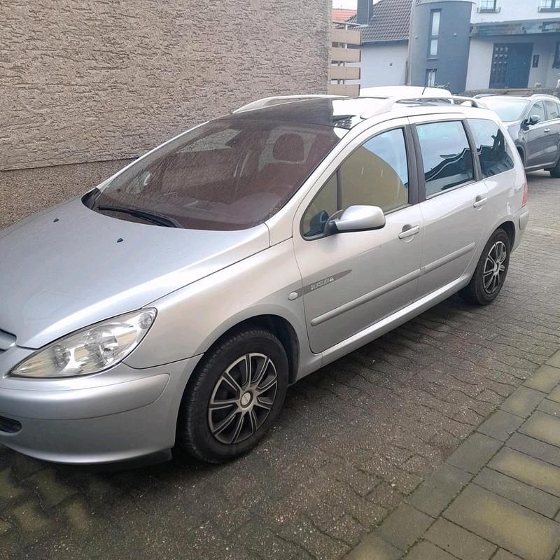 Silber Gebraucht 2005 Peugeot 307 Quiksilver Kombi | 1.200 € - Bild 1/4