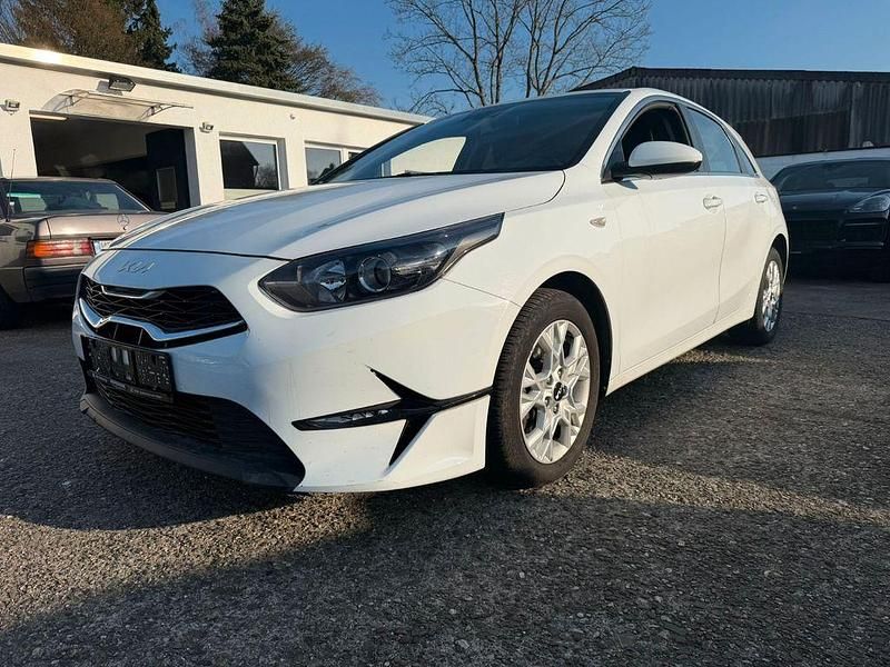 Gebraucht Kia Ceed Vision 120 PS (88 kW) 2022 Weiß Kleinwagen