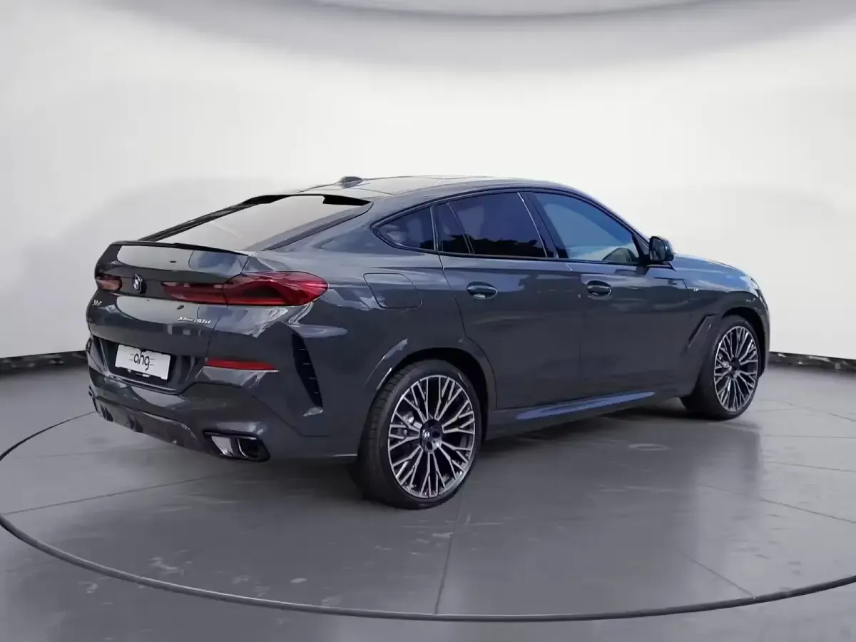 Neu BMW X6 M Sport 298 PS (219 kW) 2026 Grau SUV