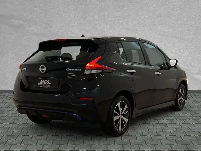 Gebraucht Nissan Leaf Acenta 110 kW (150 PS) 2022 Black metallic Kleinwagen