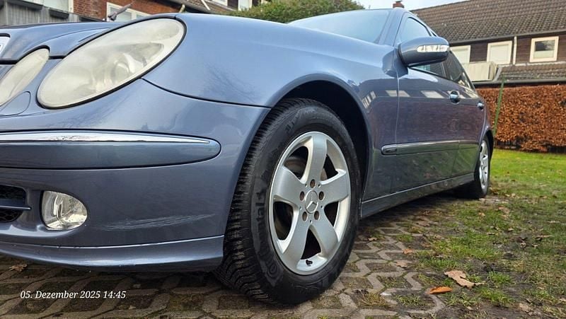 Gebraucht Mercedes E240 177 PS (130 kW) 2003 Blau Limousine