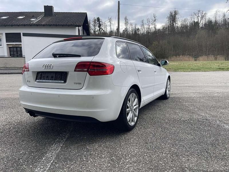 Gebraucht Audi A3 Ambition 125 PS (91 kW) 2010 Ibisweiß Kleinwagen