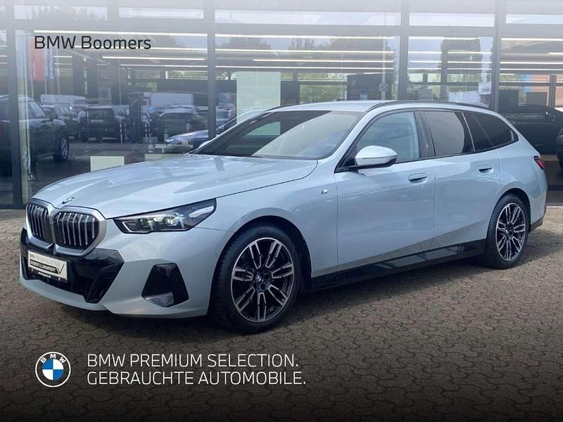 Grau Gebraucht 2024 BMW 520 M Sport Kombi | 49.990 € (Guter Preis) - Bild 1/3