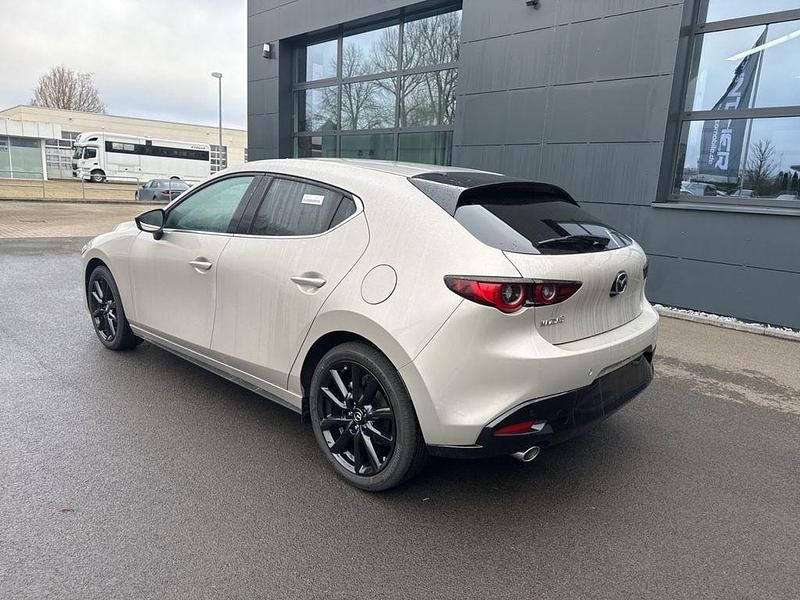 Neu Mazda 3 Nagisa 140 PS (102 kW) 2025 Zircon sand Limousine