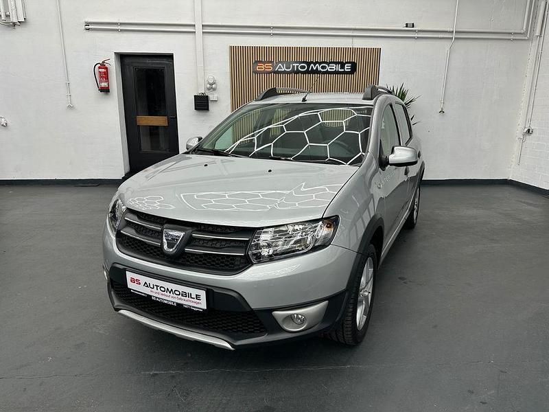 Silber Gebraucht 2015 Dacia Sandero Prestige SUV | 7.700 € (Fairer Preis) - Bild 1/4