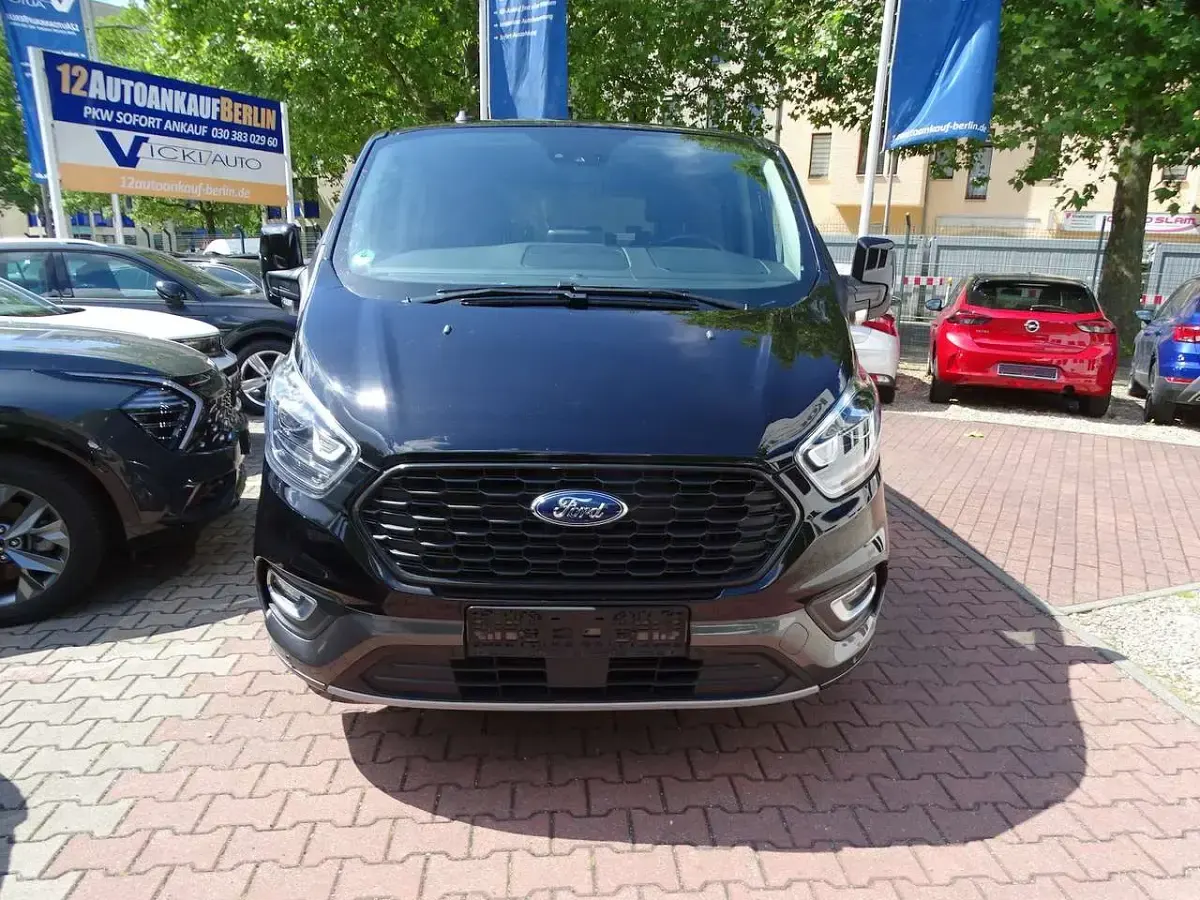 Gebraucht Ford Tourneo Active 185 PS (136 kW) 2022 Schwarz Van / Kleinbus