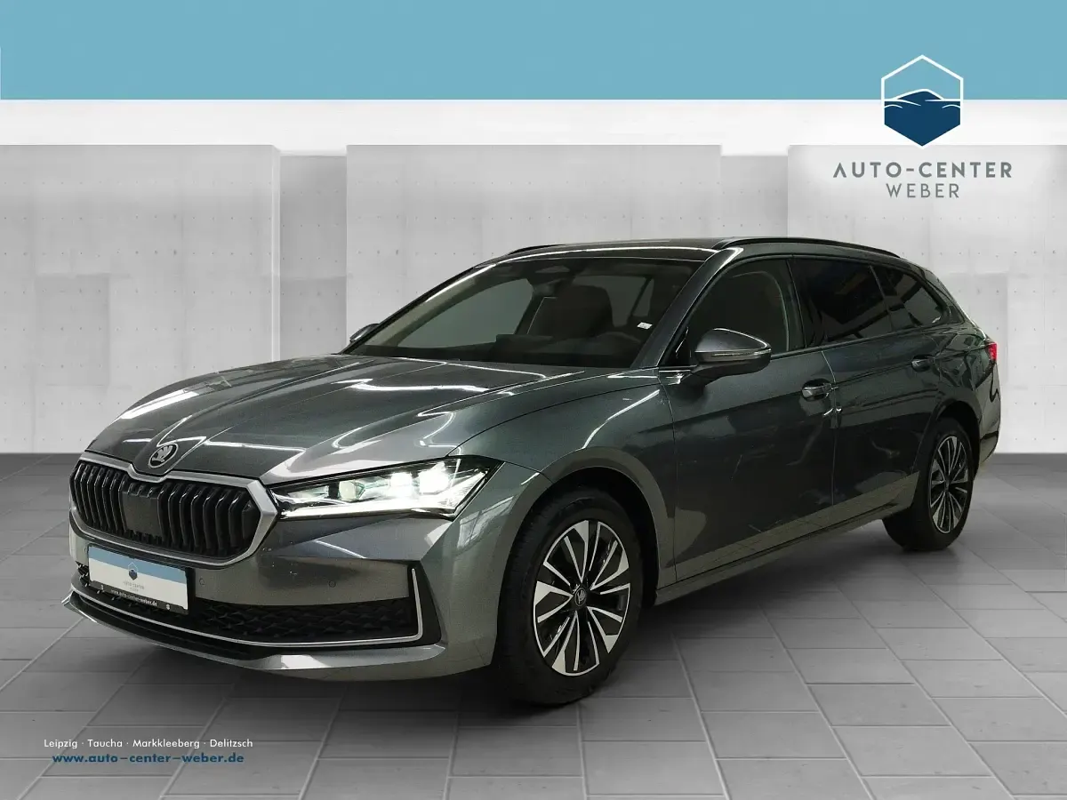 Neu Skoda Superb Selection 150 PS (110 kW) 2025 Grau Kombi