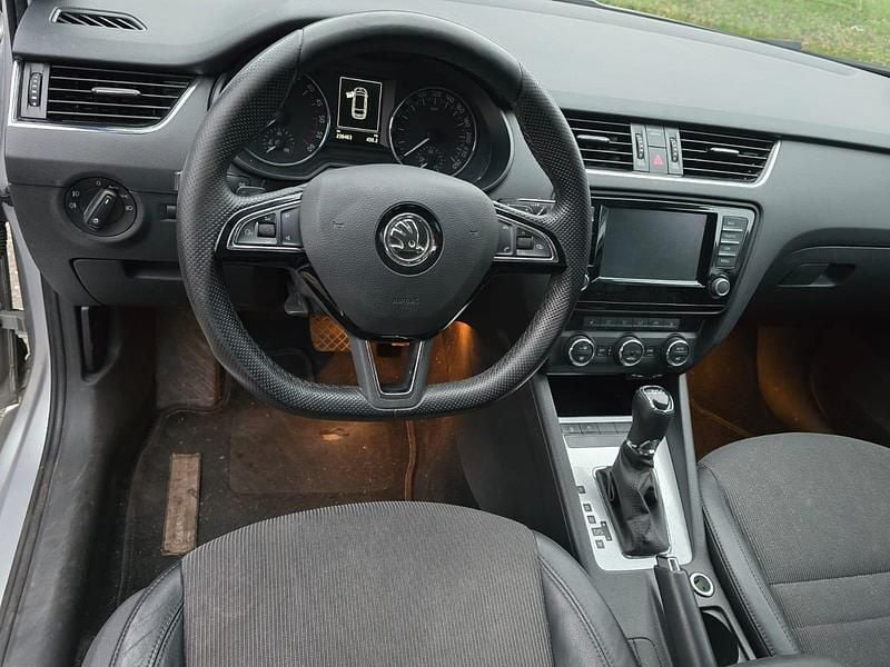 Grau Gebraucht 2015 Skoda Octavia Kombi | 7.999 € (Fairer Preis) - Bild 1/4