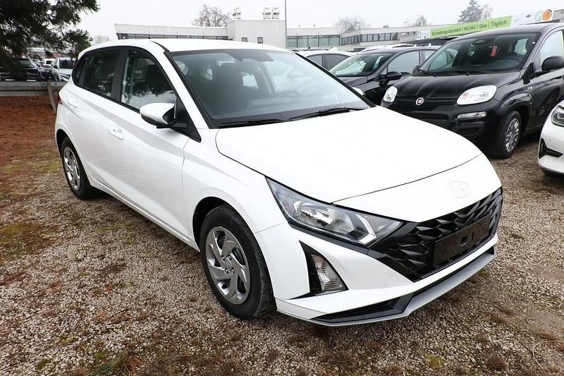 Neu Hyundai i20 Select 90 PS (66 kW) 2025 Atlas white Kleinwagen